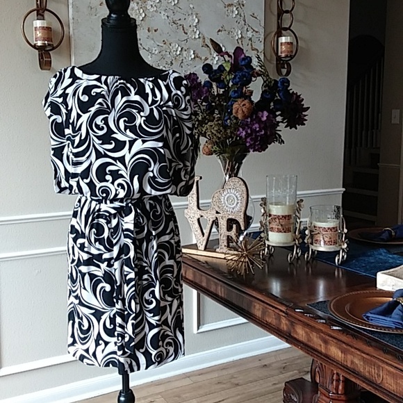 NWOT Black And White Belted Mini Dress By Enfocus Studio. Size 6 - Picture 5 of 17